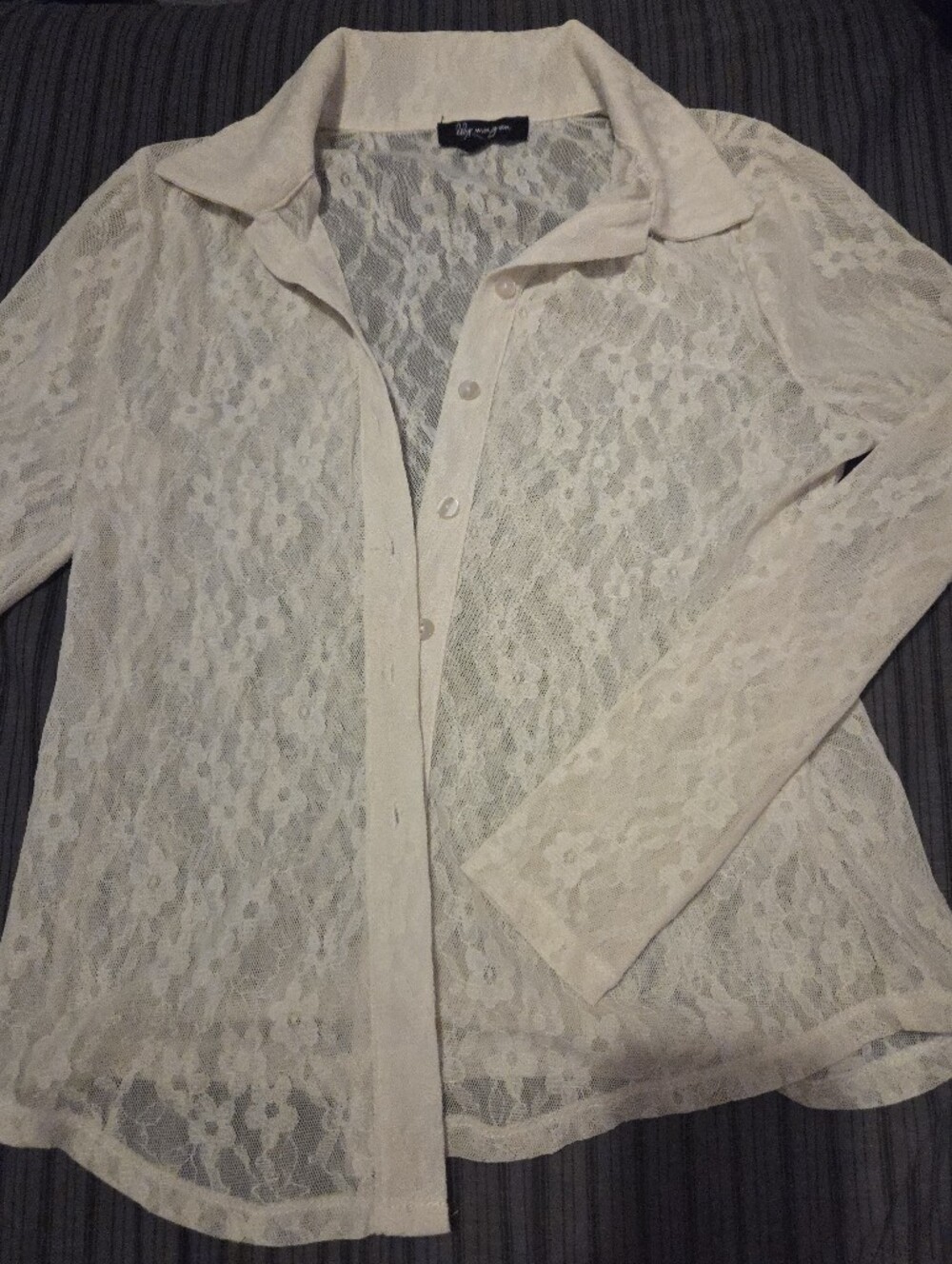 Long sleeve lace collared shirt